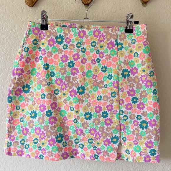 wild fable Dresses & Skirts - BIN#27 - WILD FABLE Women’s size 4 Flora Print Mini Skirt